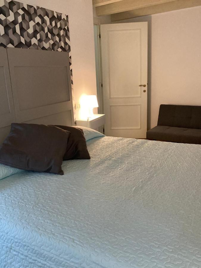 Casapiedicastello Apartment Castelnuovo del Garda Luaran gambar