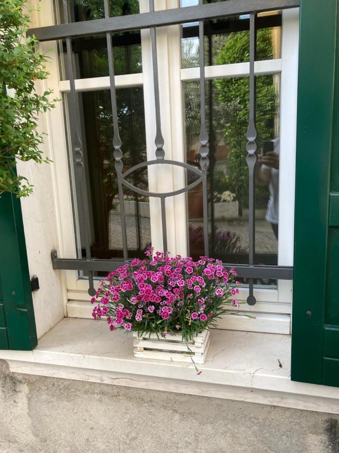 Casapiedicastello Apartment Castelnuovo del Garda Luaran gambar